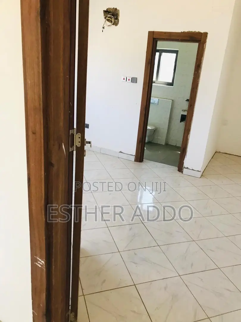 3bdrm Duplex in East Legon for sale