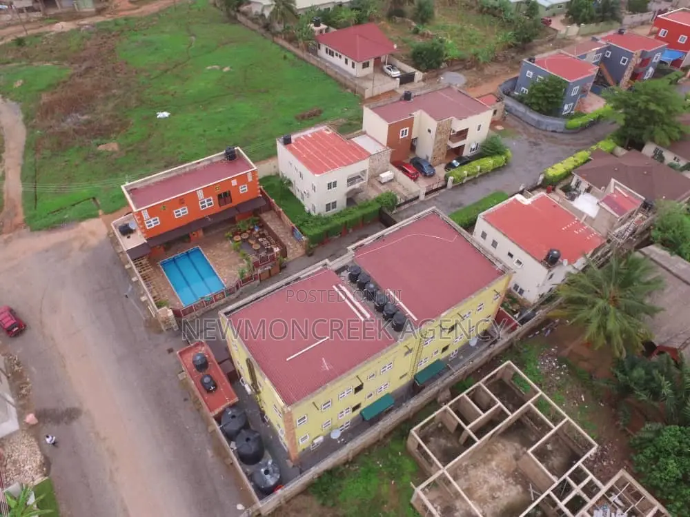 14bdrm Duplex in Ashongman Estate, Accra Metropolitan for sale