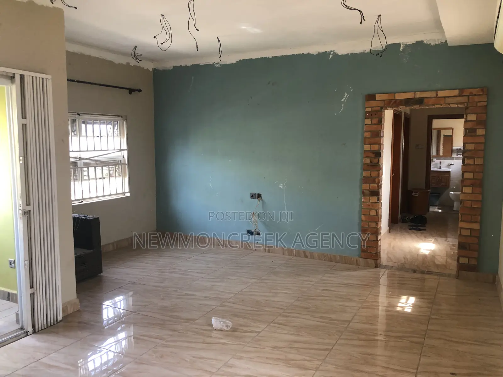 14bdrm Duplex in Ashongman Estate, Accra Metropolitan for sale