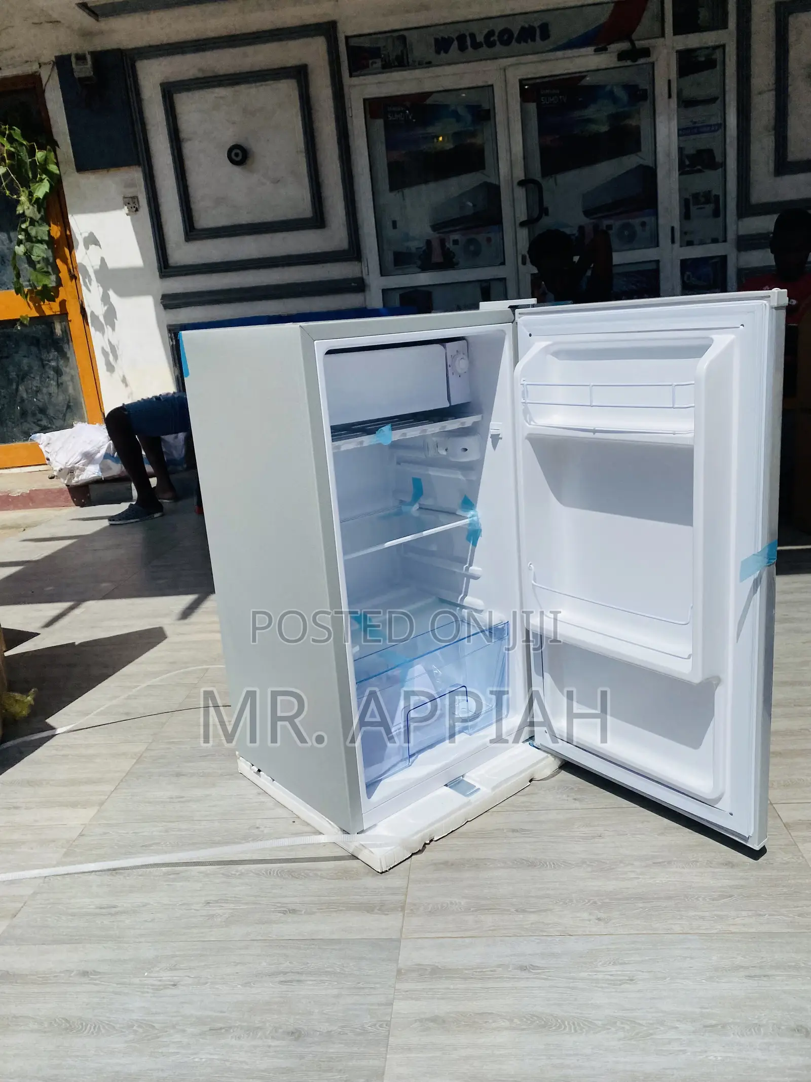 Durable Zar Single Door Electric Table Top Fridge.