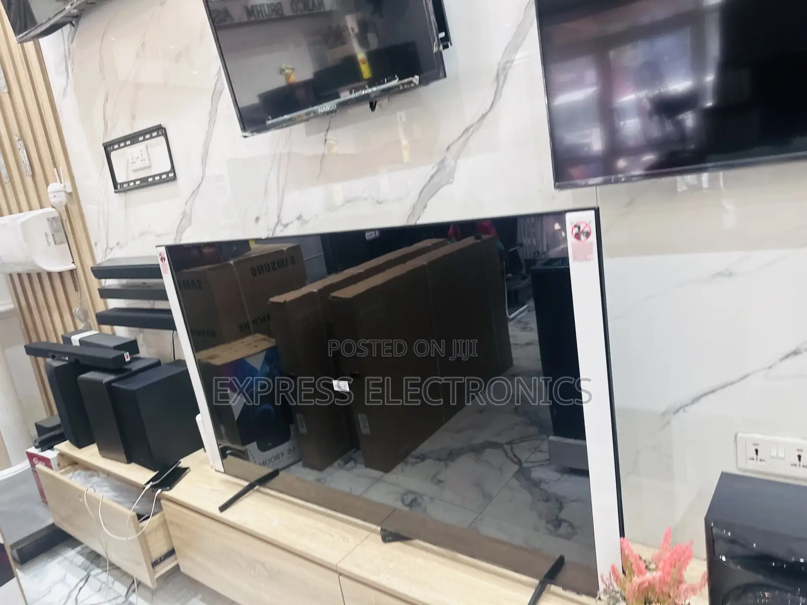 Quad Core Processor UHD Samsung 55”Cu7000