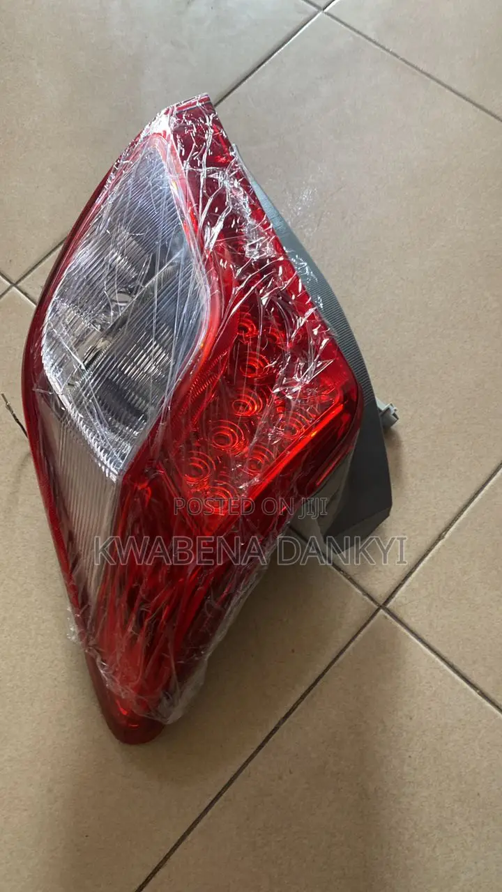 Toyota Vitz 2012-2014 Taillight