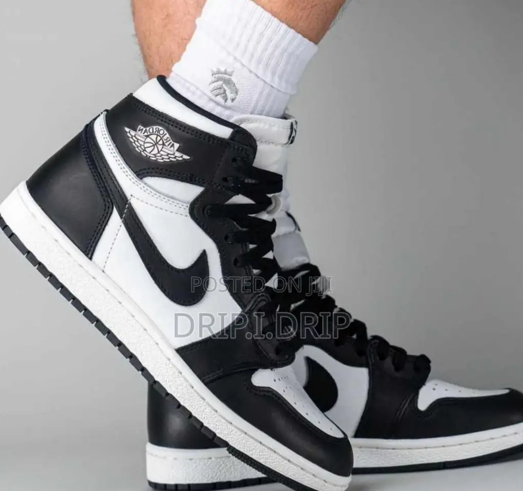 Jordan 1 High Dunk .White and Black. In Box