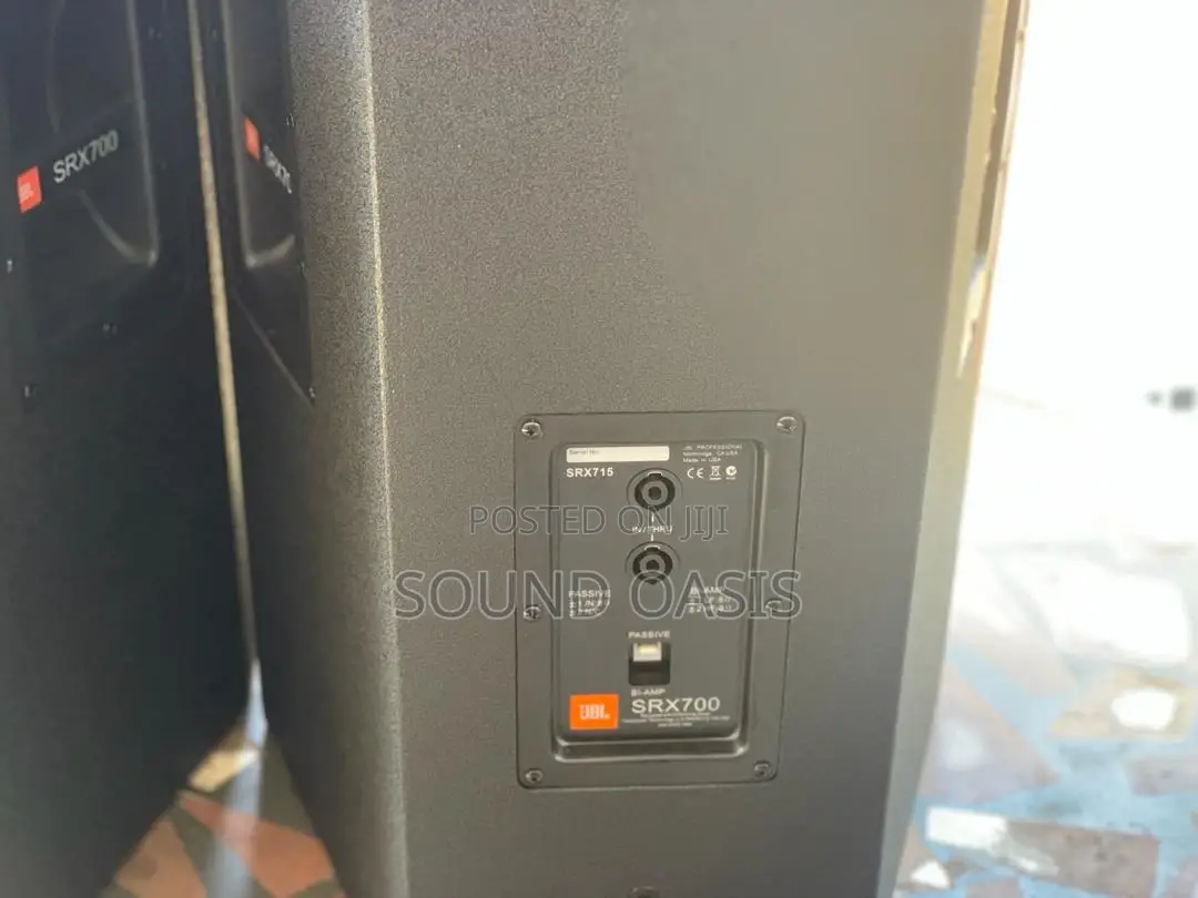 JBL SRX 715 Professional Mid-Range/Short-Range Speakers
