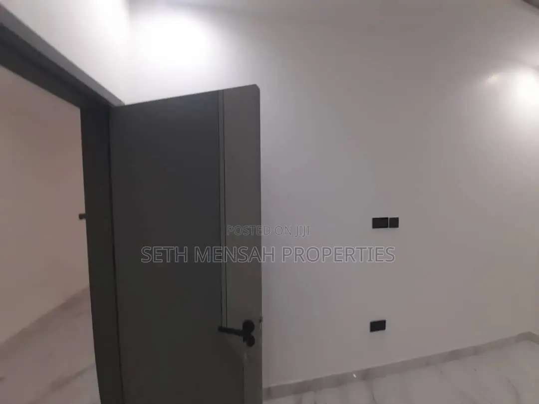 4bdrm House in Skm, East Legon for sale