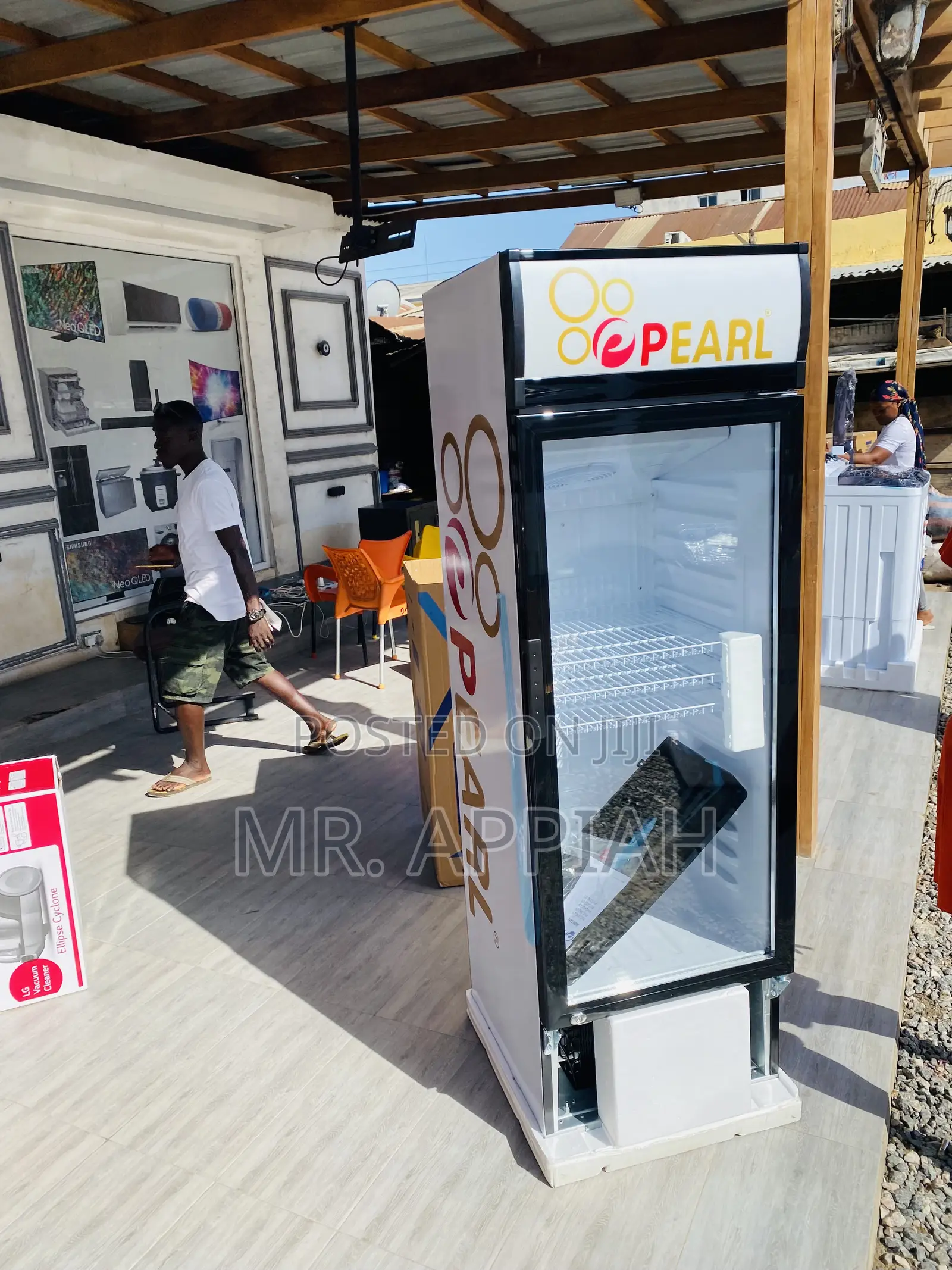 Extremely Chilling Pearl PVC-316-2b 1 Door Display Fridge.