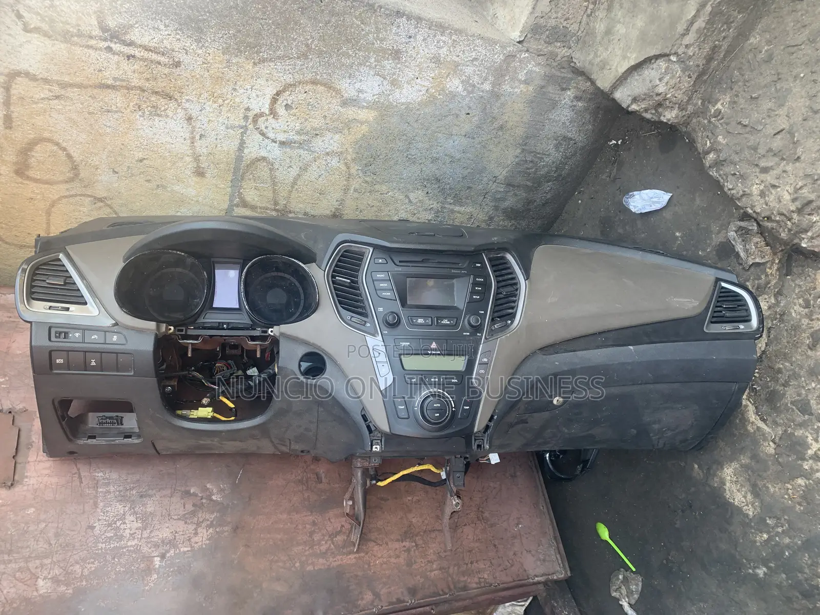 Hyndai Santafe 2015 Dashboard Available