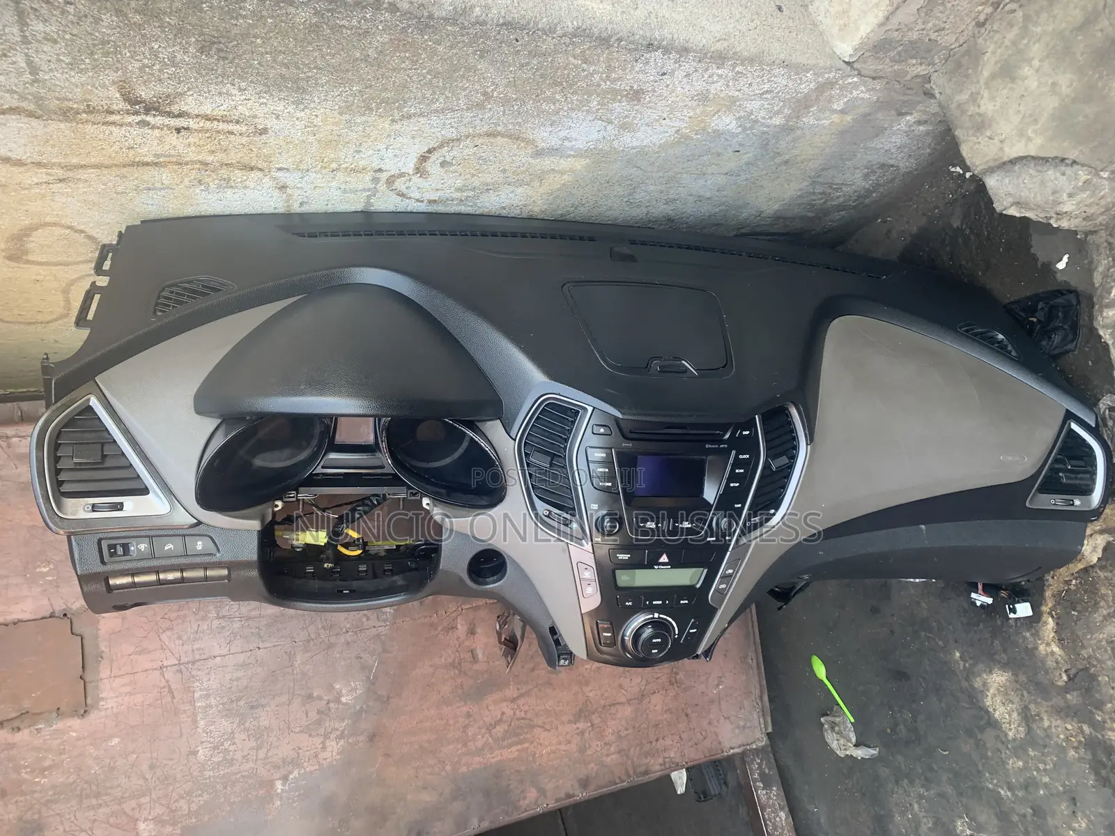 Hyndai Santafe 2015 Dashboard Available