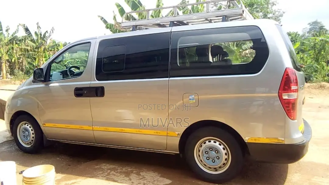 Car Rental in Ghana, Hyundai H1 -10 Seater Bus