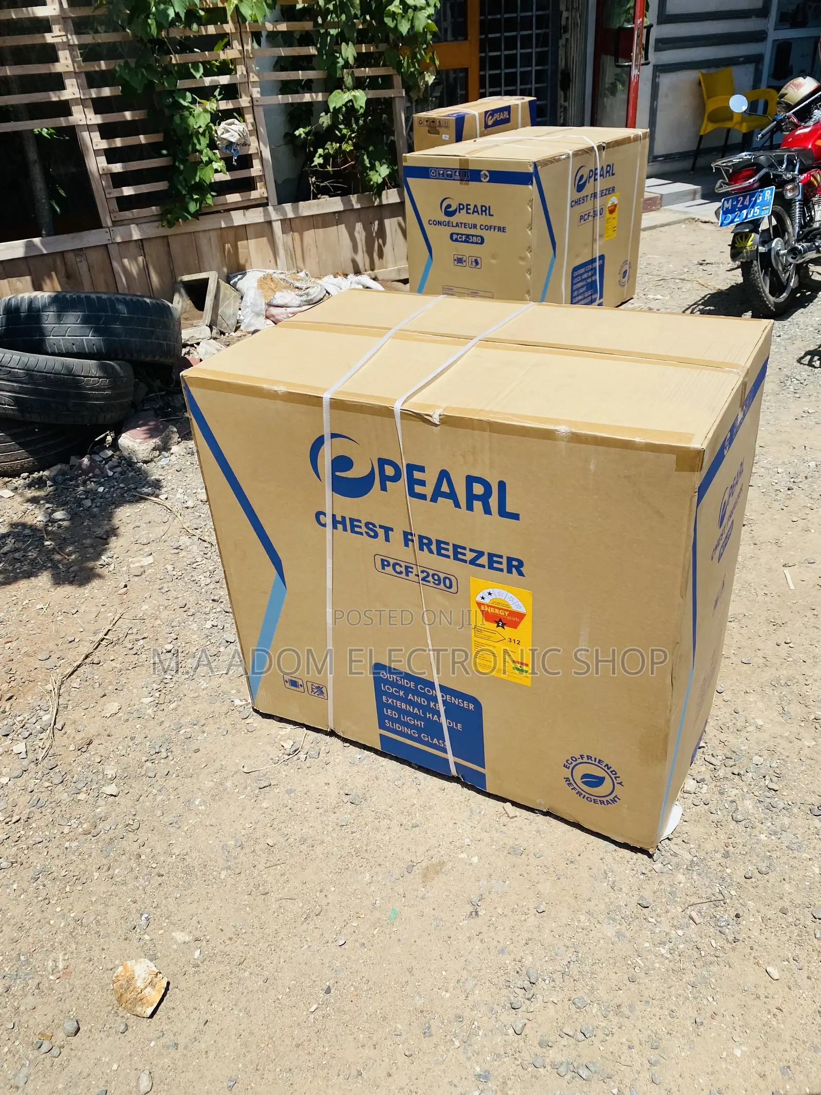 High Quality Pearl PCF-290 Single Door Chest Freezer.