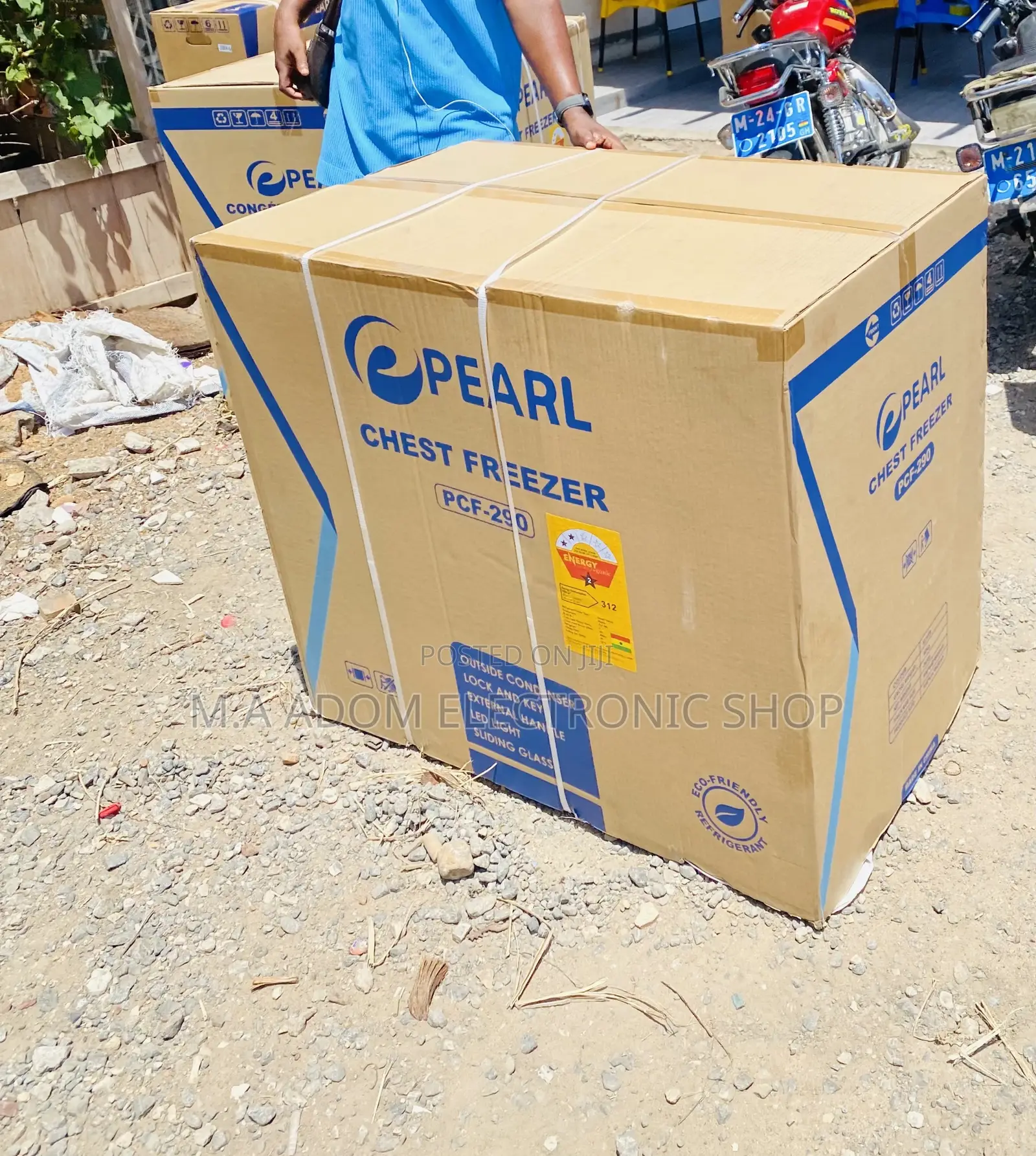 Well Design Pearl PCF-290 Single Door Chest Freezer.