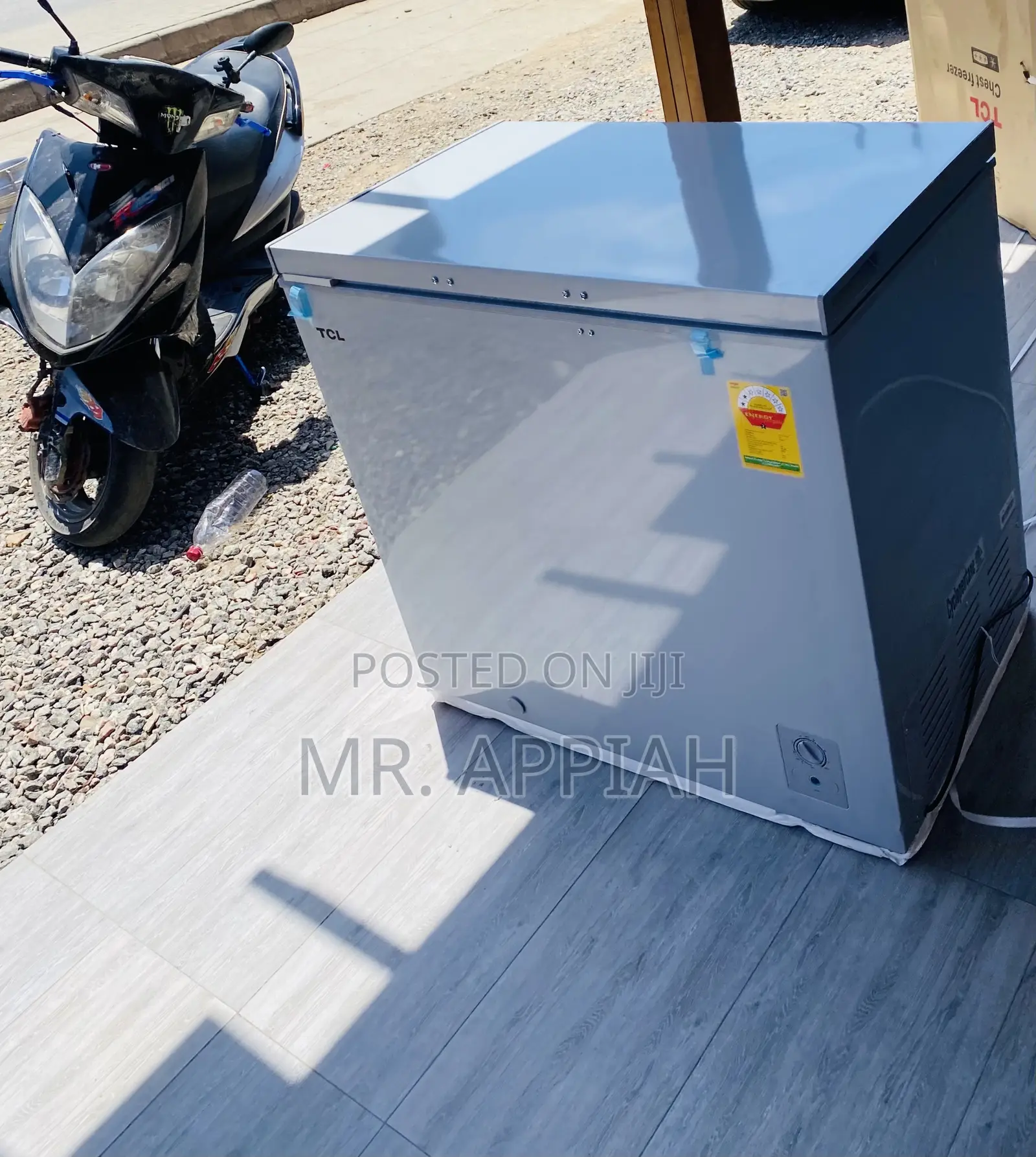 Eco-Friendly TCL 280 Single Door Chest Freezer.