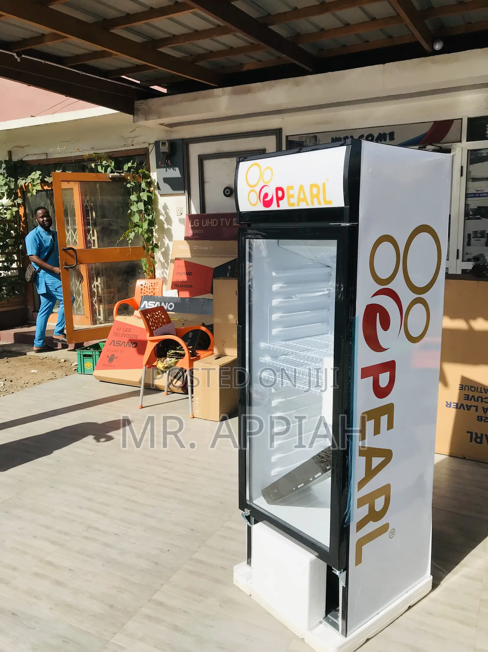 Fast Cooling Pearl PVC-316-2b Single Door Display Fridge.