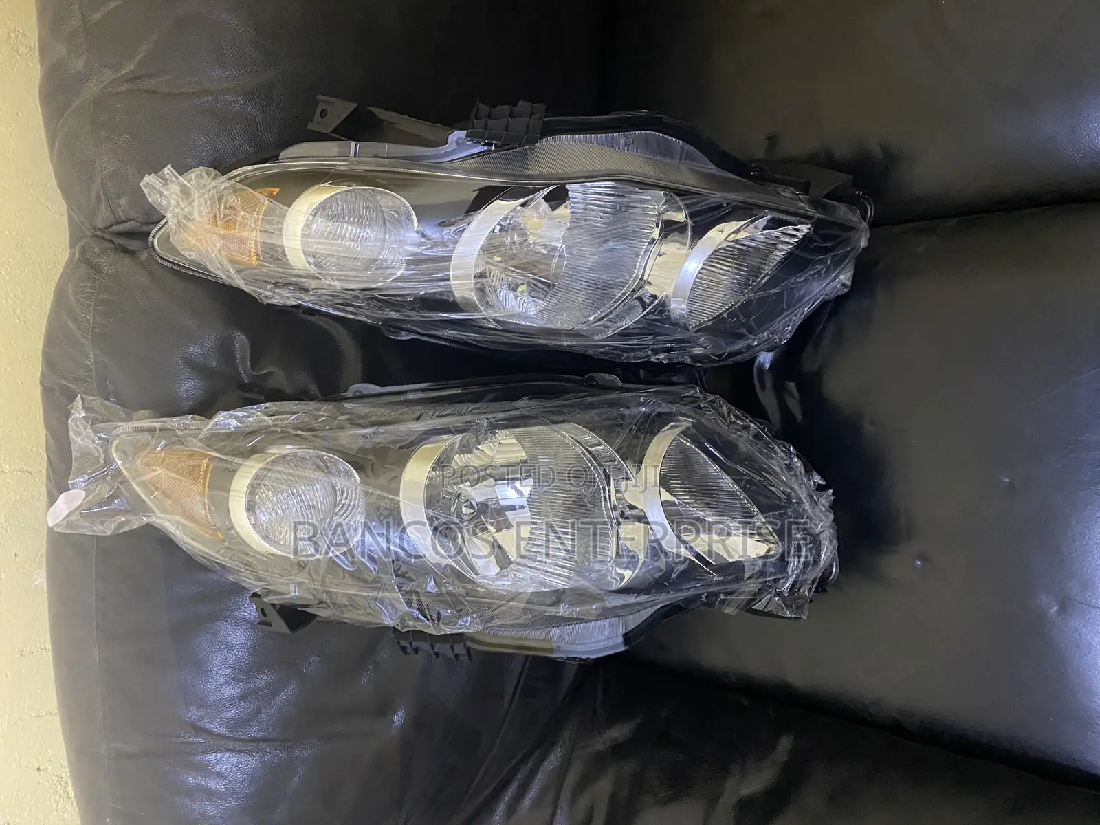 Toyota Corolla 2009-2010 Headlight Pair