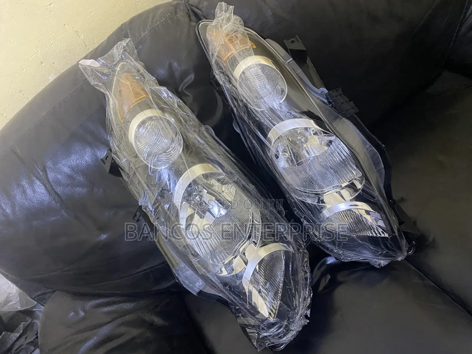 Toyota Corolla 2009-2010 Headlight Pair