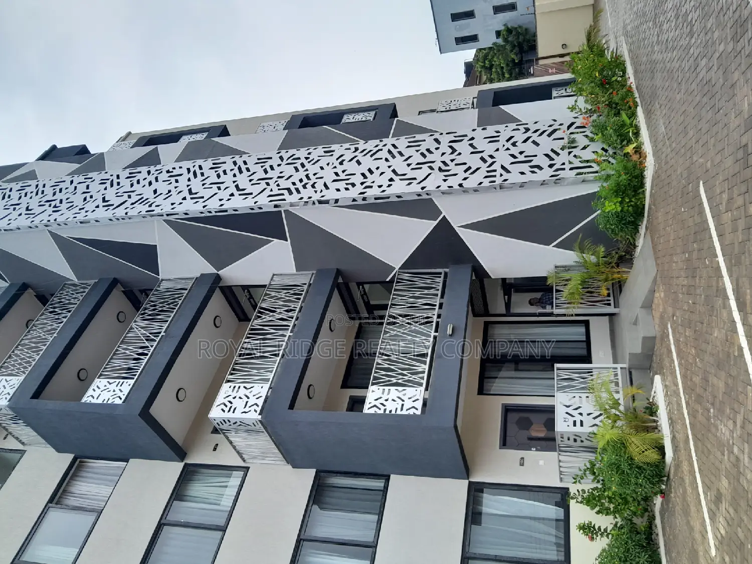 3bdrm Apartment in East Airport, Accra Metropolitan for rent