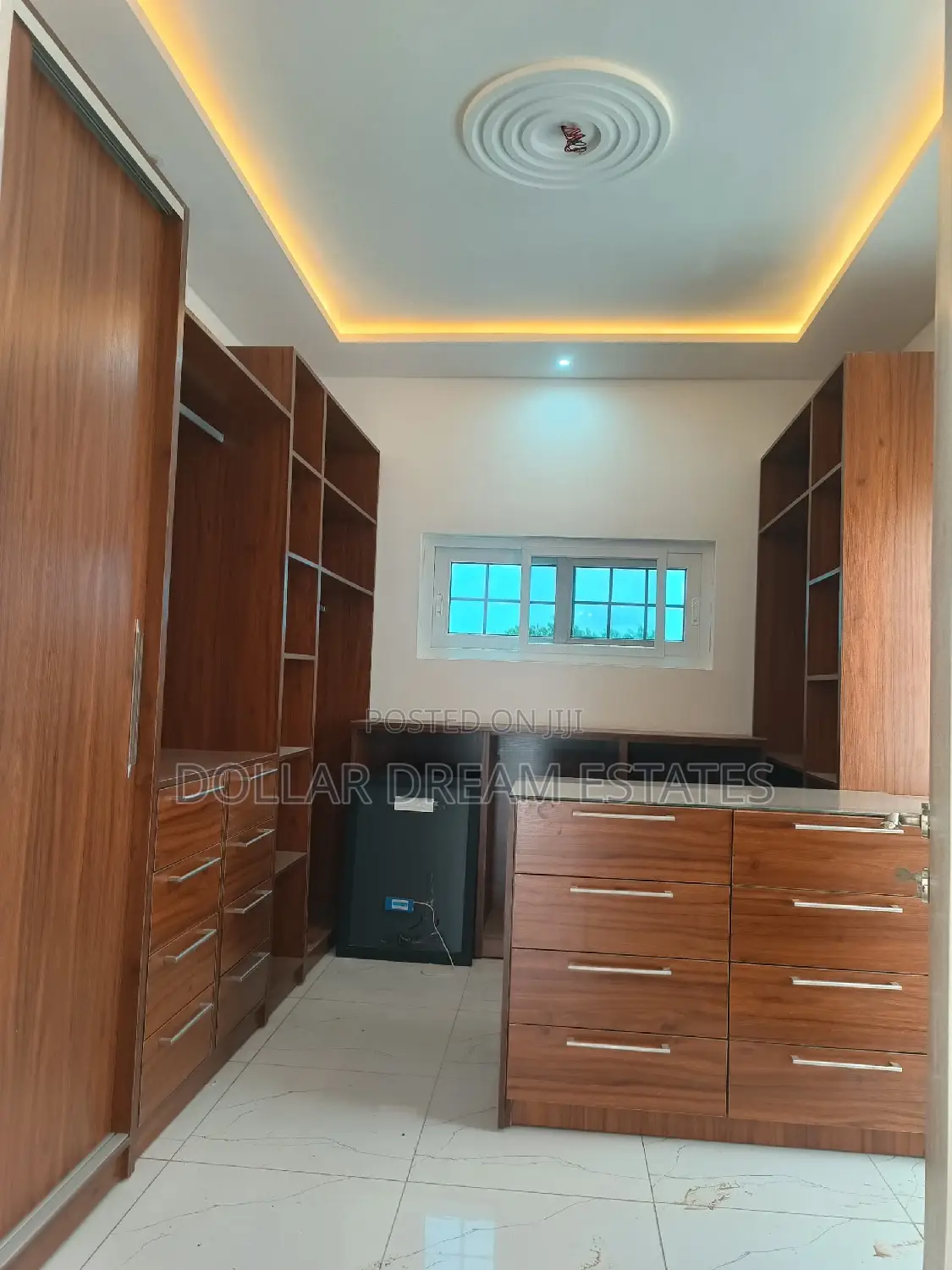 7bdrm House in East Legon for sale