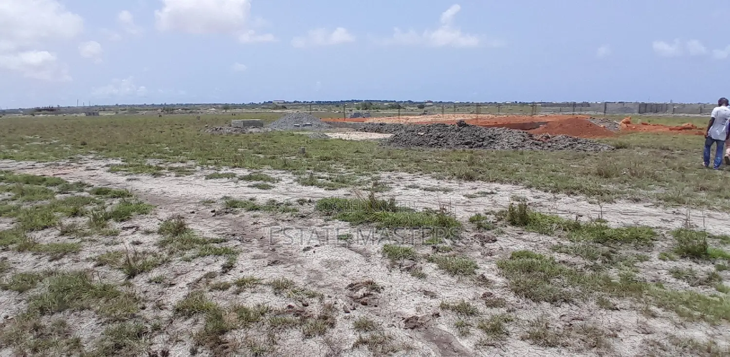 Greener and Vast Land Up for Sale.