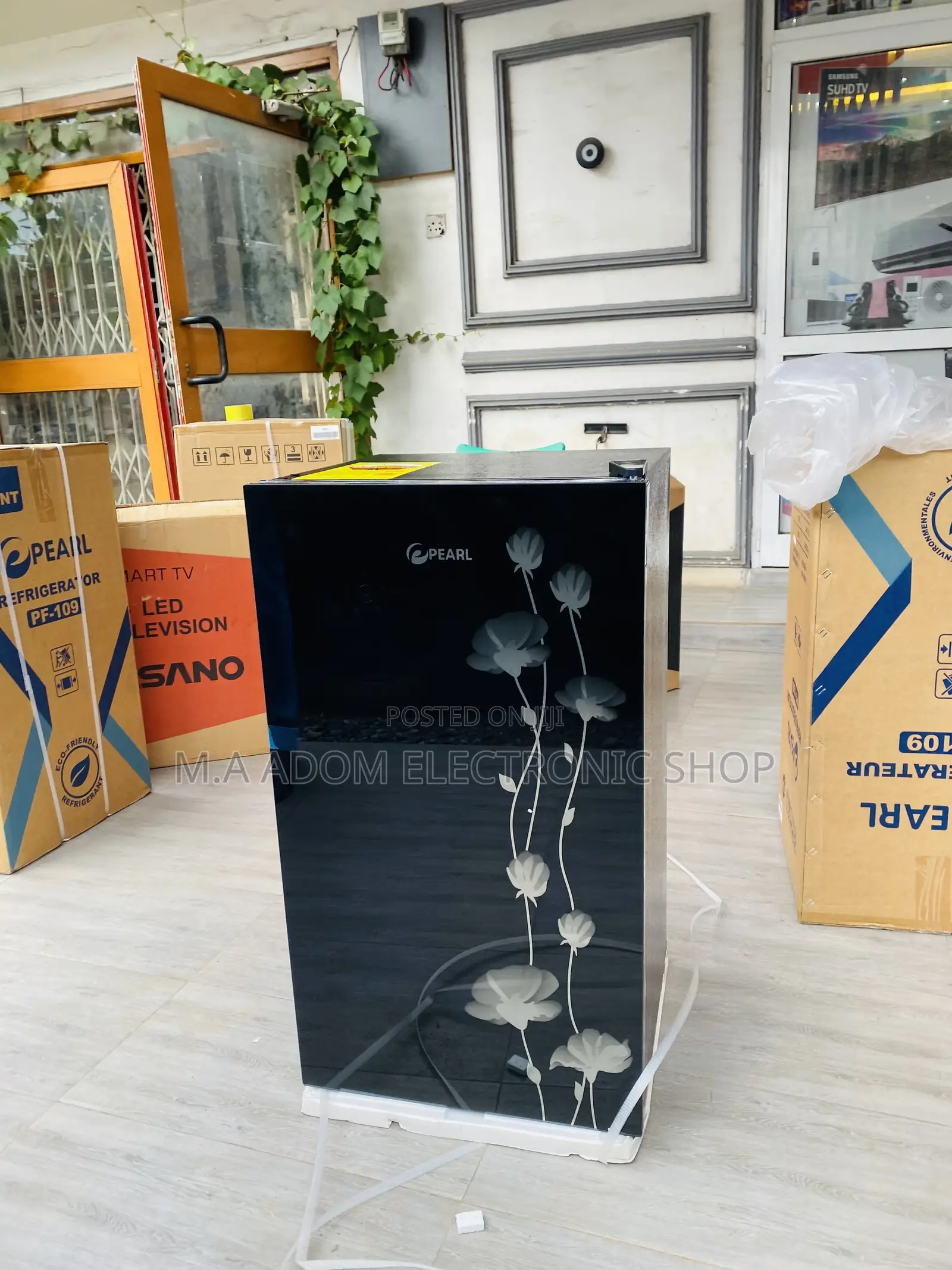 Sleek Design Pearl Single Door Table Top Fridge(Black).