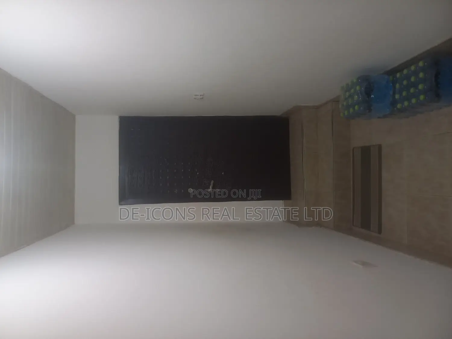 3bdrm Mansion in De-Icons Real Estate, Awutu Senya East Municipal