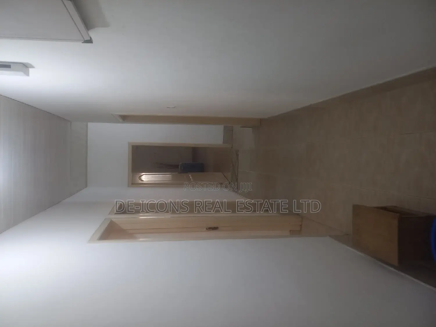 3bdrm Mansion in De-Icons Real Estate, Awutu Senya East Municipal