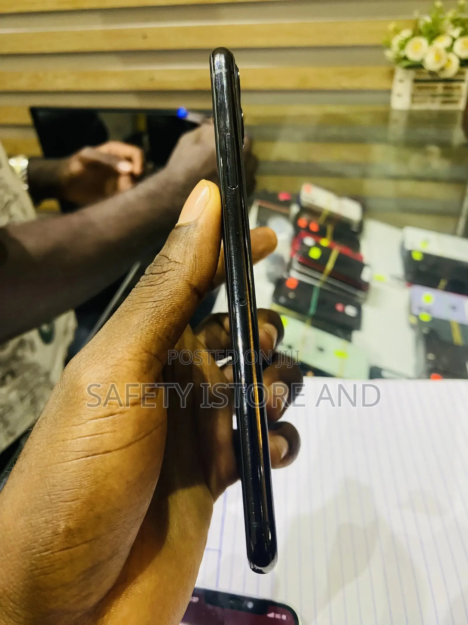 New Apple iPhone 11 Pro Max 64 GB Black