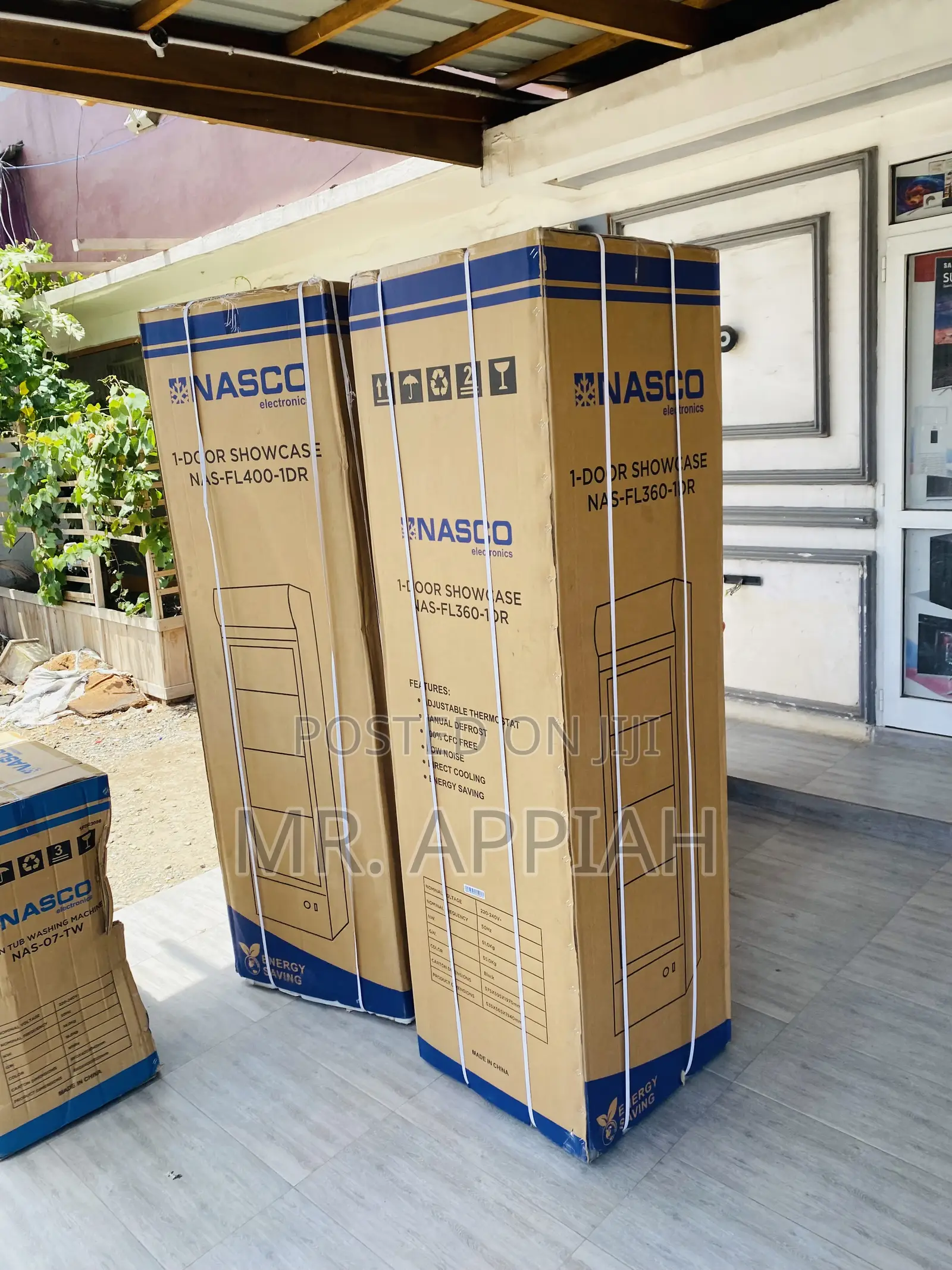 Energy Efficient Nasco Nasfl360-1dr 1 Door Display Fridge.
