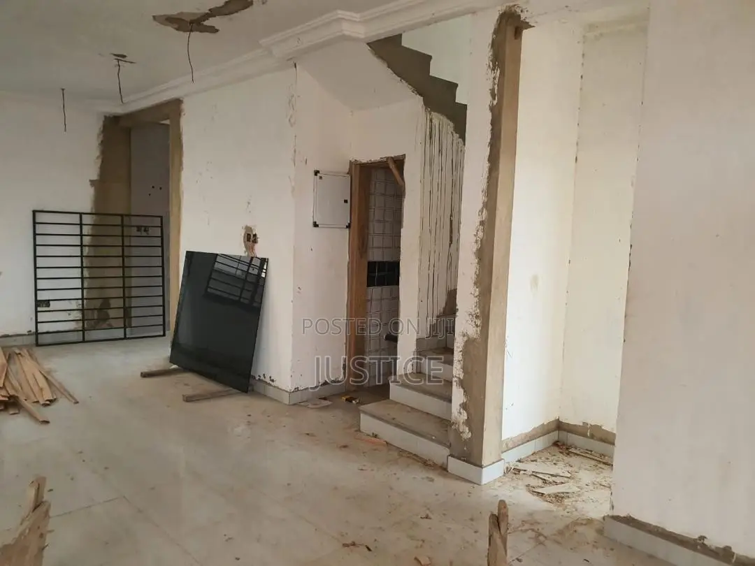 4bdrm Duplex in Haasto, Haatso for sale