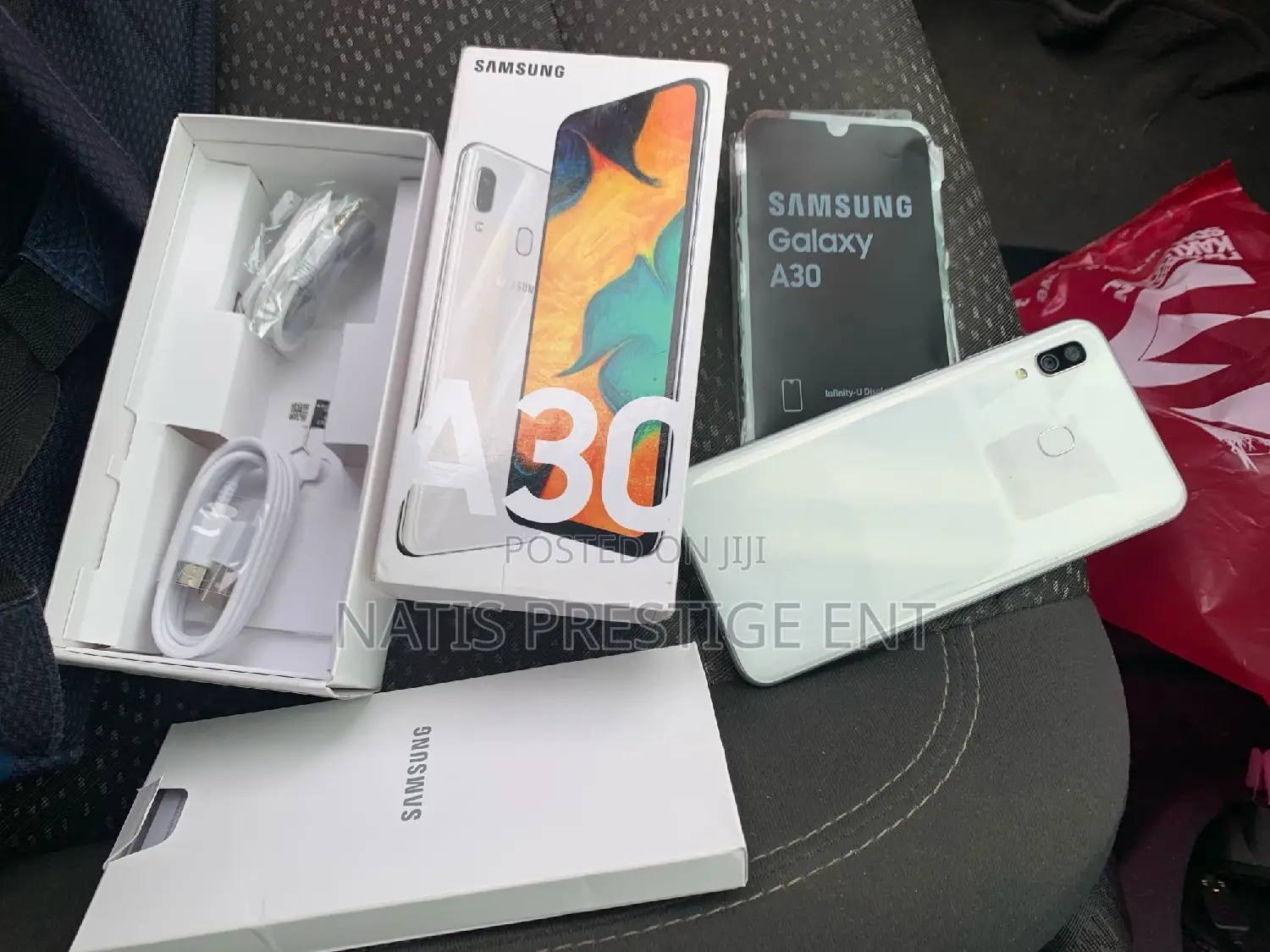 New Samsung Galaxy A30 32 GB White