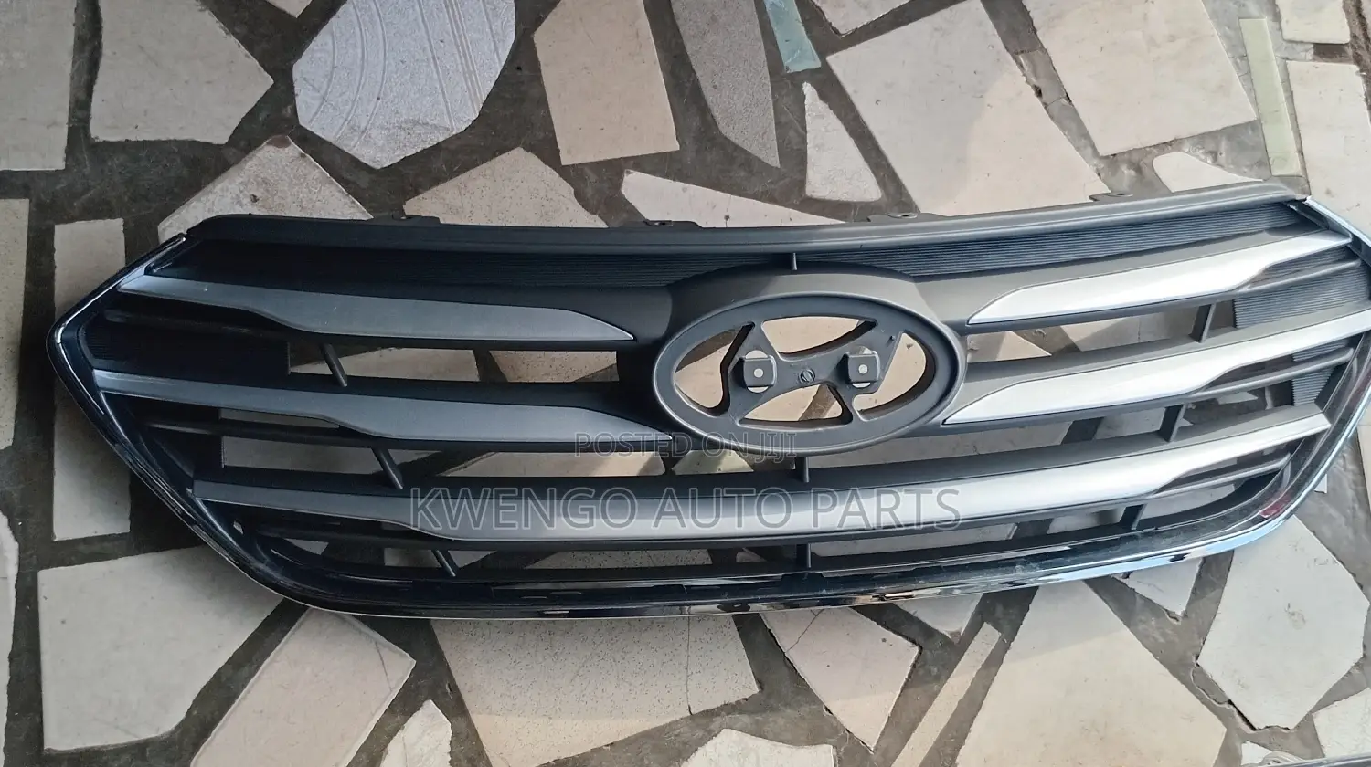 Hyundia Santafe 2018 Top Grille