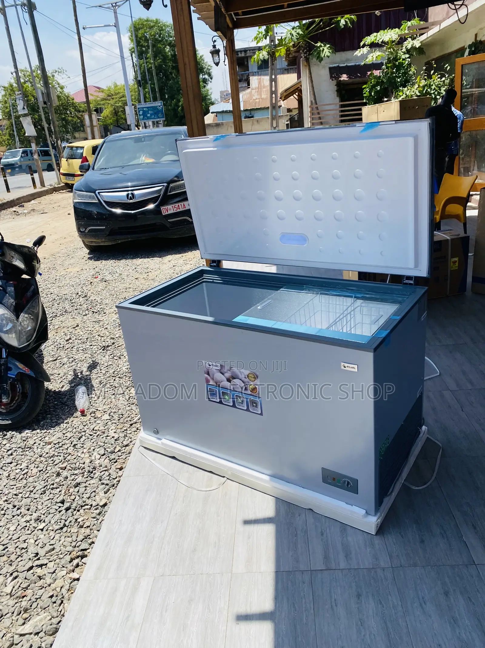 Fast Cooling Pearl PCF-460 Single Door Chest Freezer.