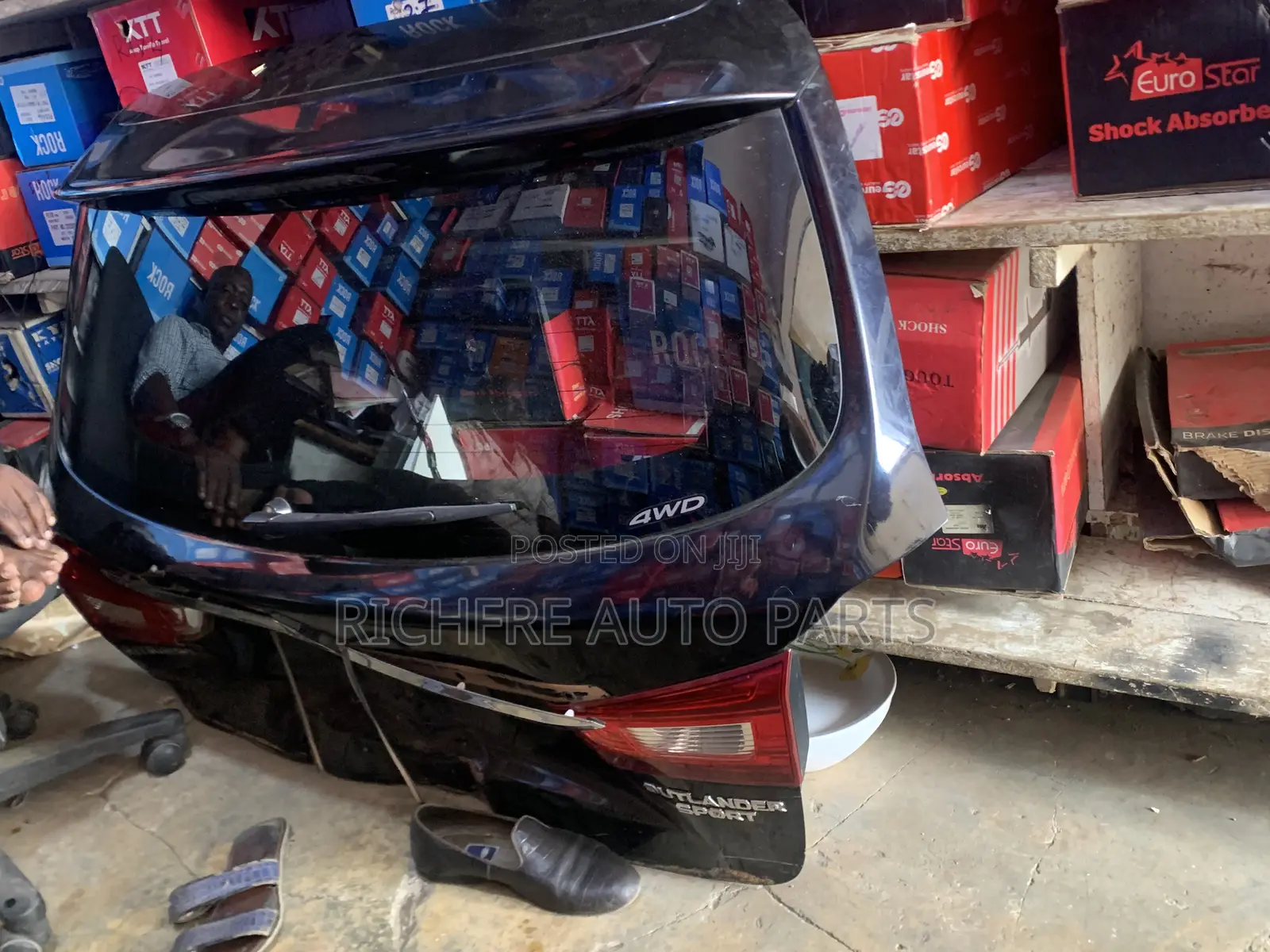 Mitsubishi Outlander 2012 Boot