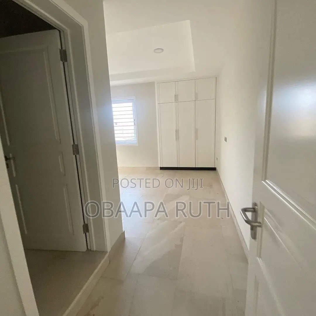 4bdrm Duplex in East Airport, Adjiriganor for sale