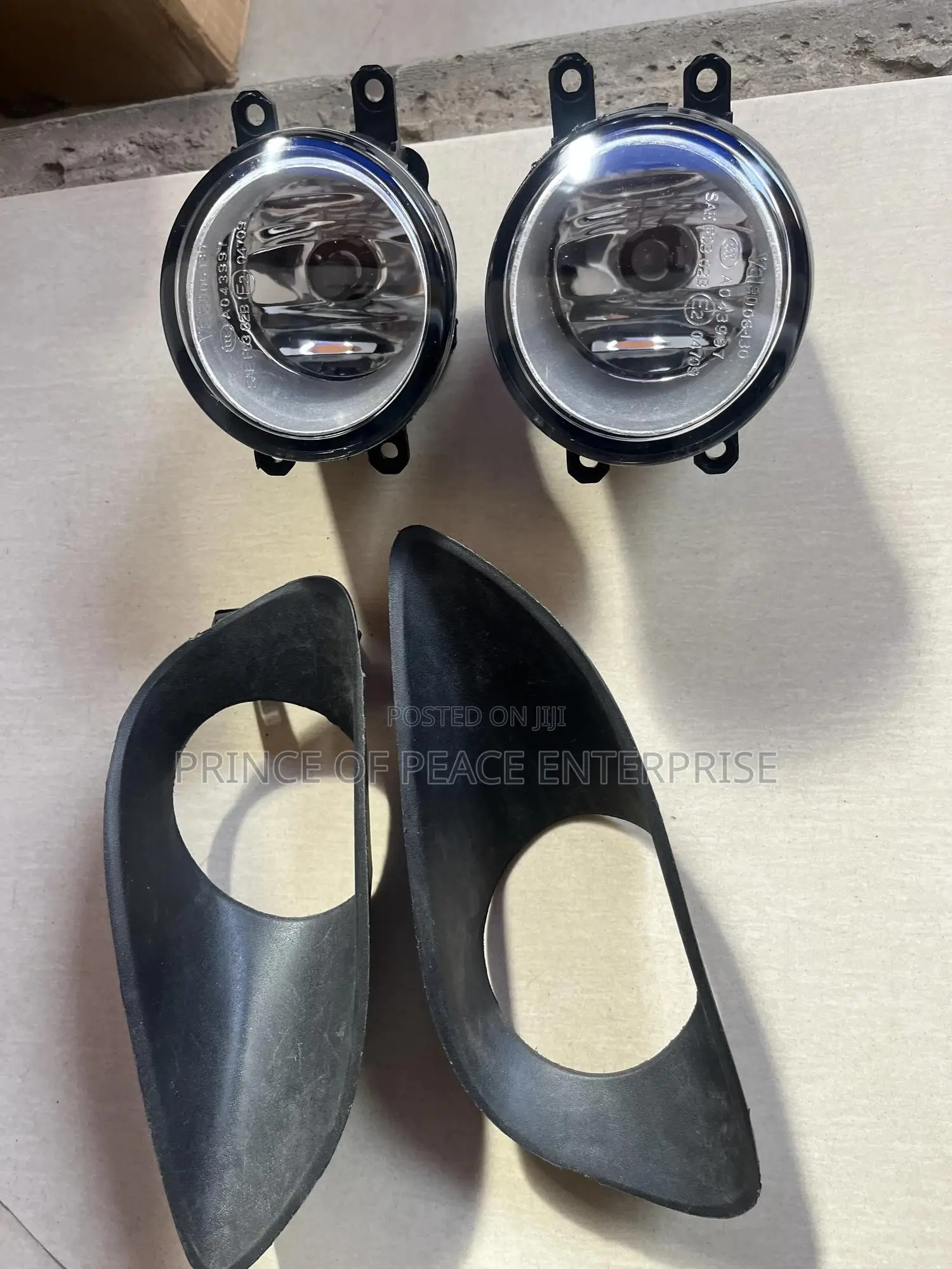 Toyota Yaris 2008 Fog Light and Foglight Holder