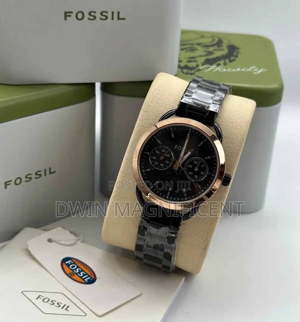 Sleek and Stylish: Black and Silver Fossil Watches for Women