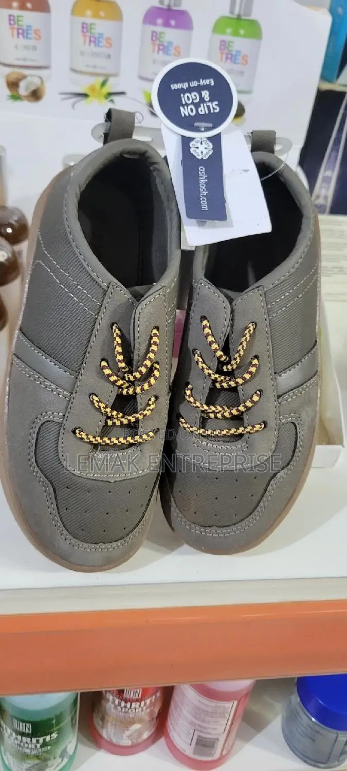 Original Kids Oshkosh Sneakers