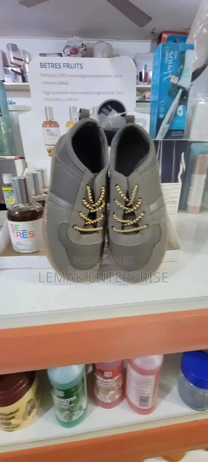 Original Kids Oshkosh Sneakers