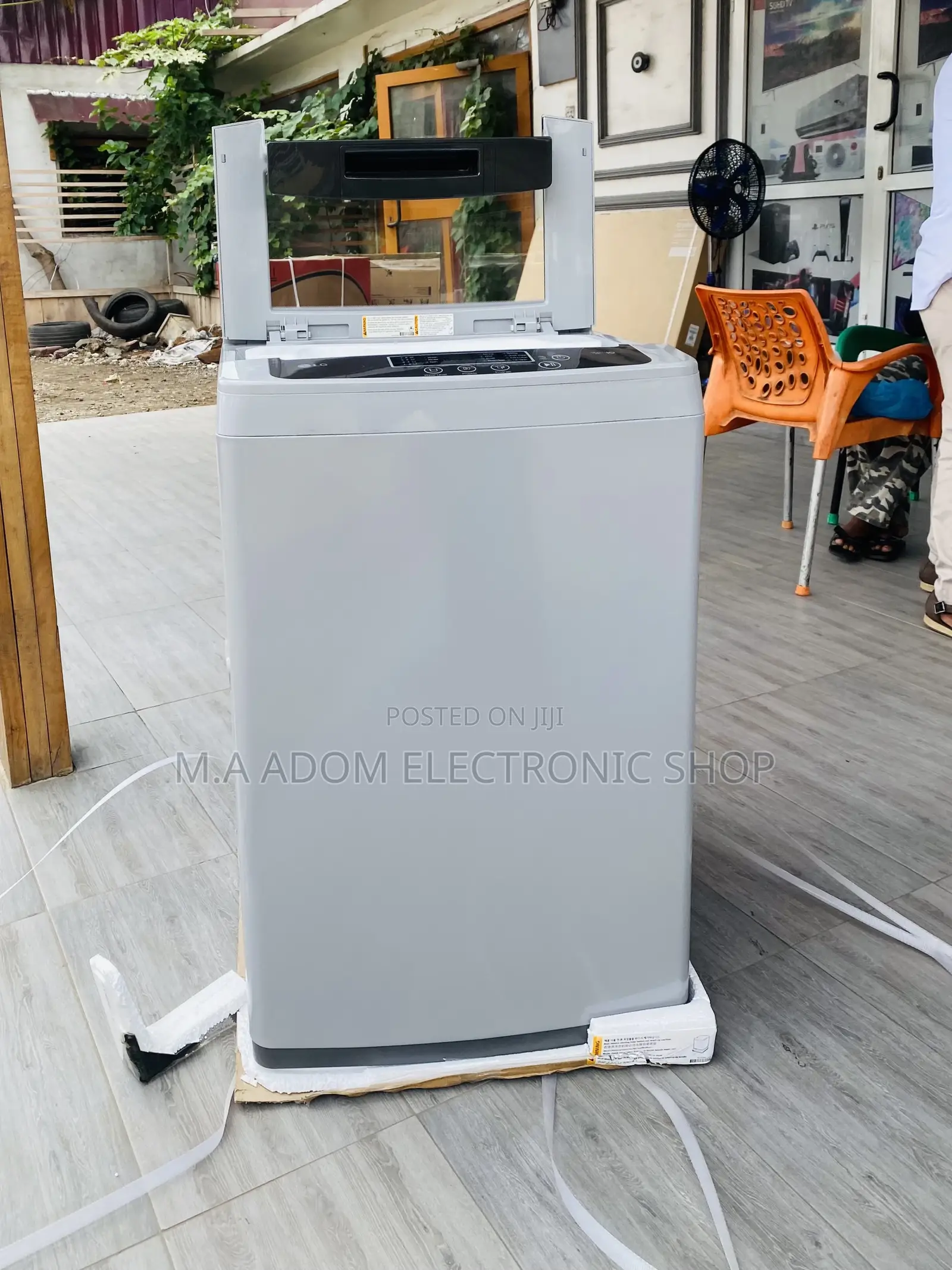 Energy Saving LG 9kg T9585NDHVH Washing Machine.