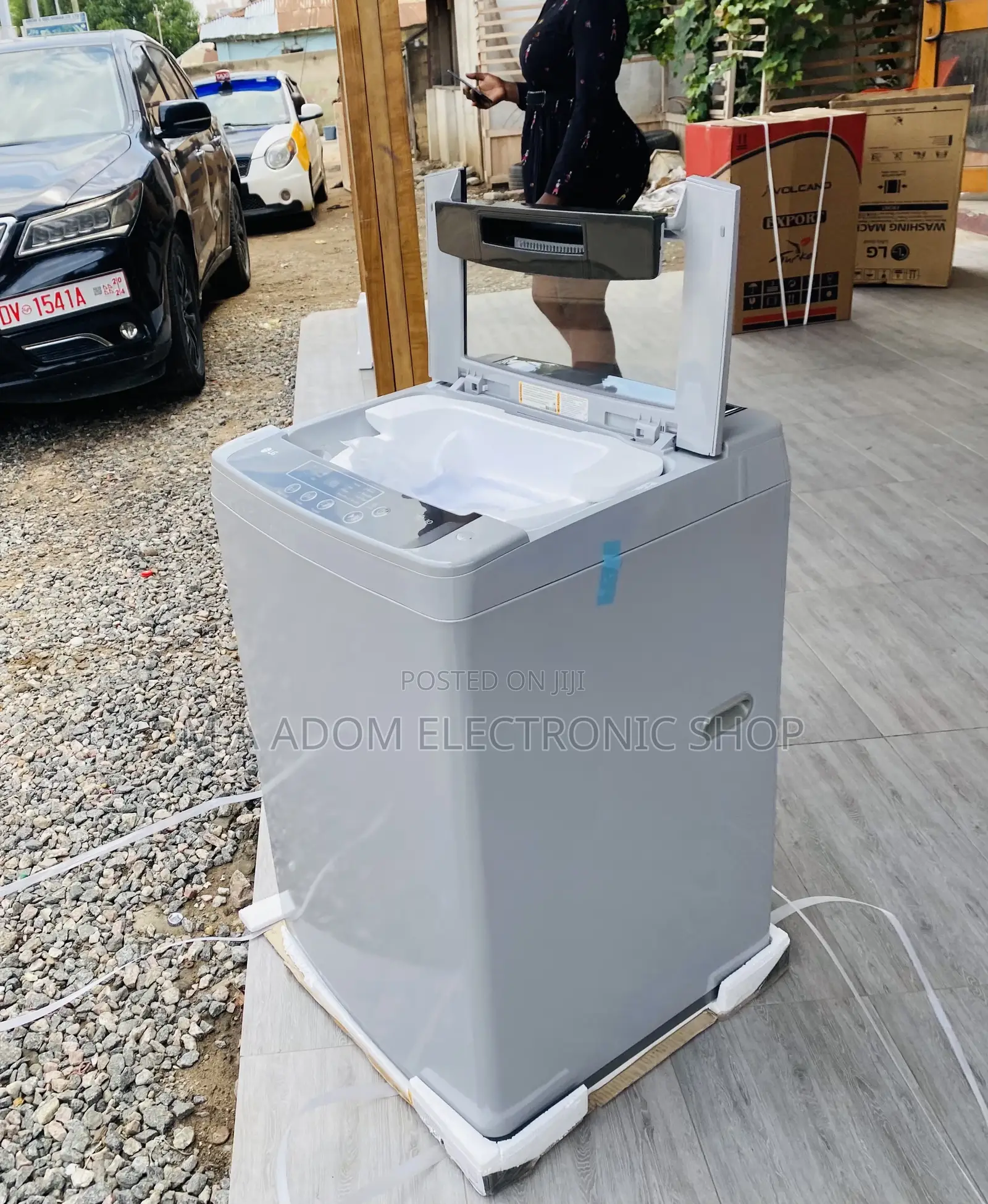 Energy Efficient LG 9kg T9585NDHVH Washing Machine.