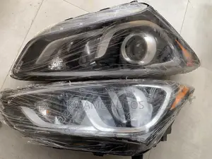 Santafe 2017 18 Headlight Pair