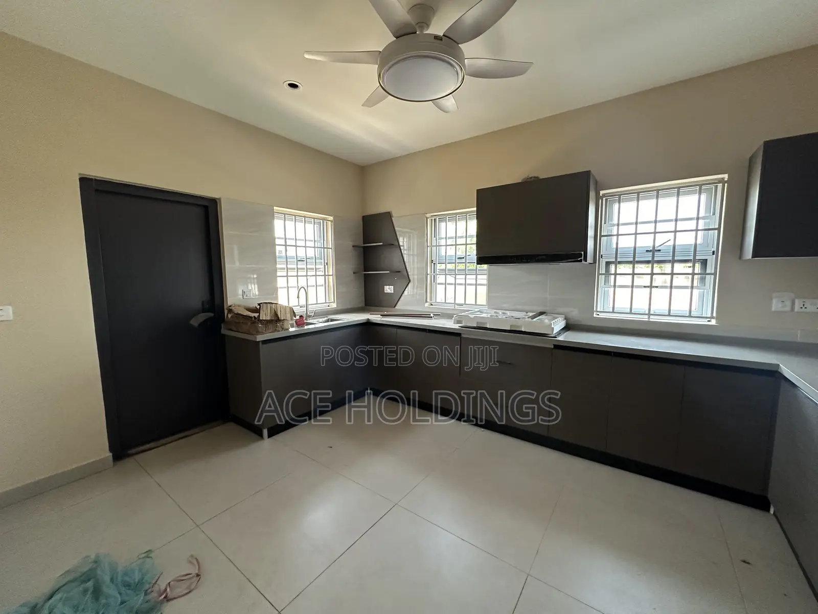 4bdrm House in Lakeside for sale