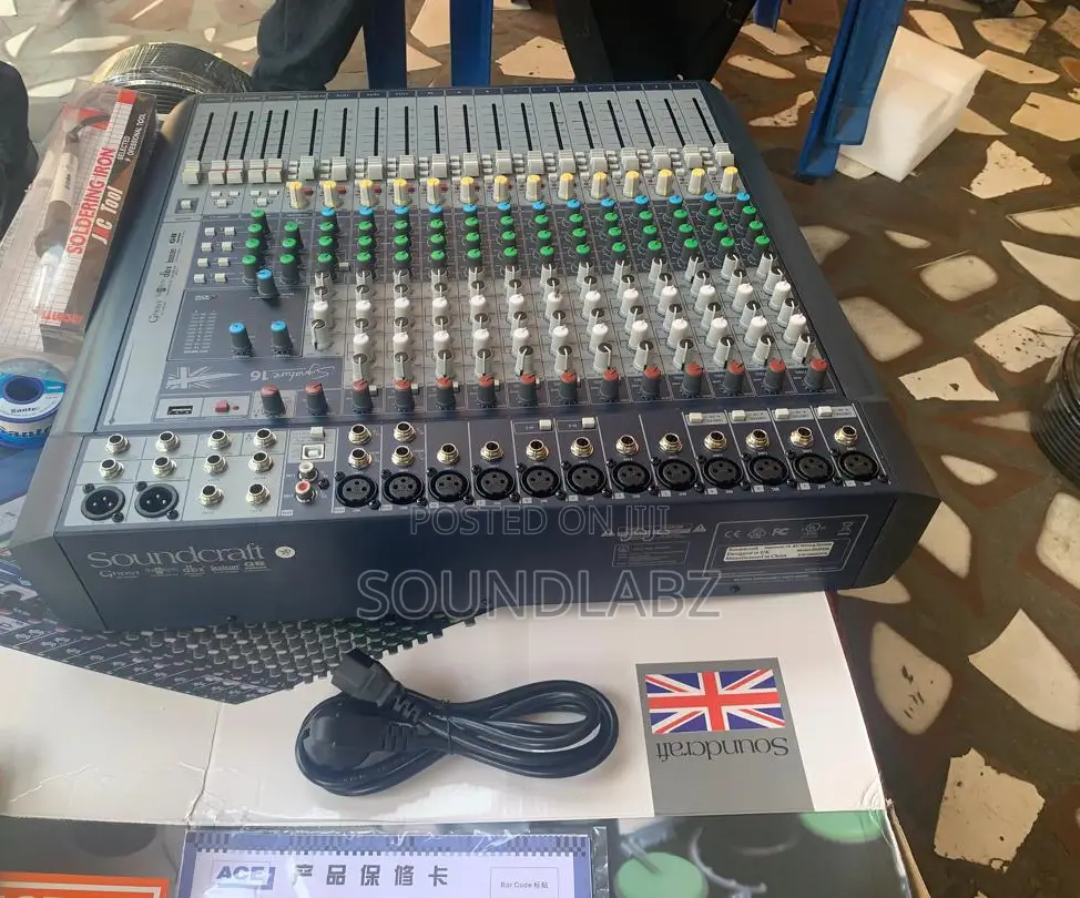 Soundcraft Signature 16 16-channel Mixer Lexicon Effects