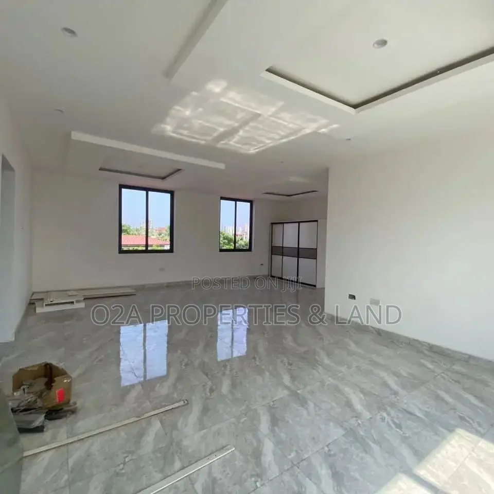 5bdrm House in East Legon, Police Station for sale