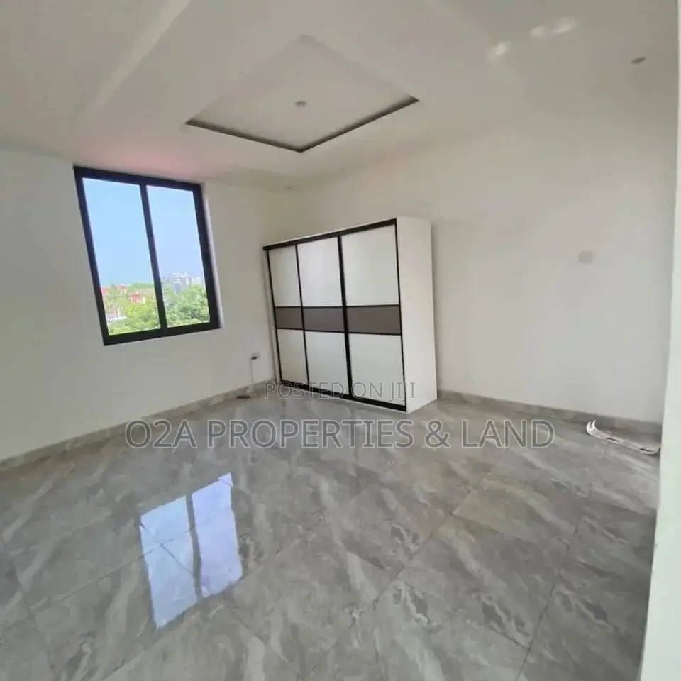 5bdrm House in East Legon, Police Station for sale