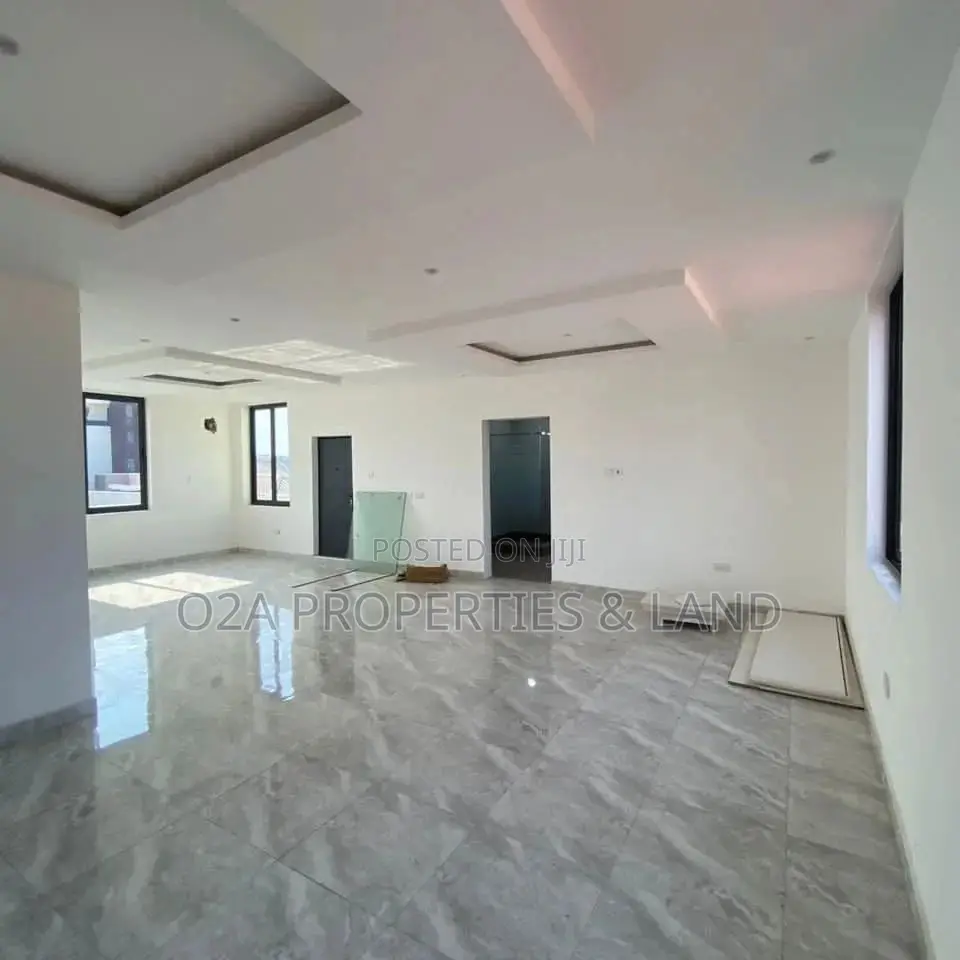 5bdrm House in East Legon, Police Station for sale