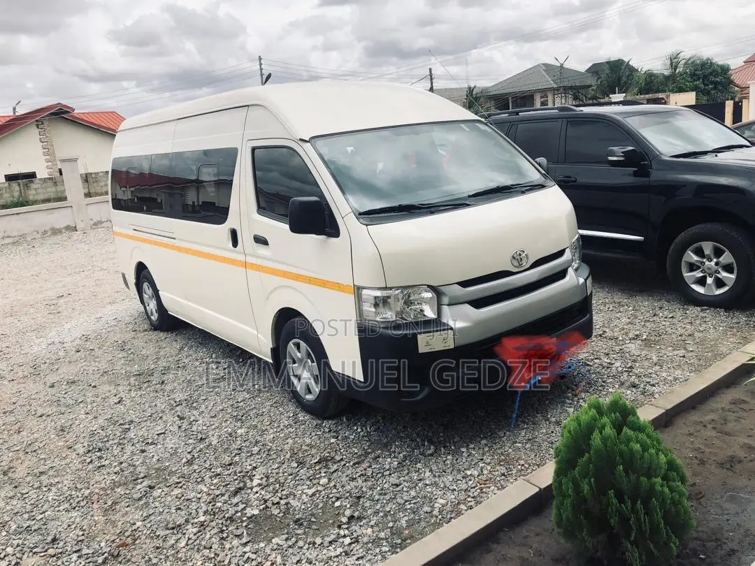Toyota Hiace Rental (14 Seater)