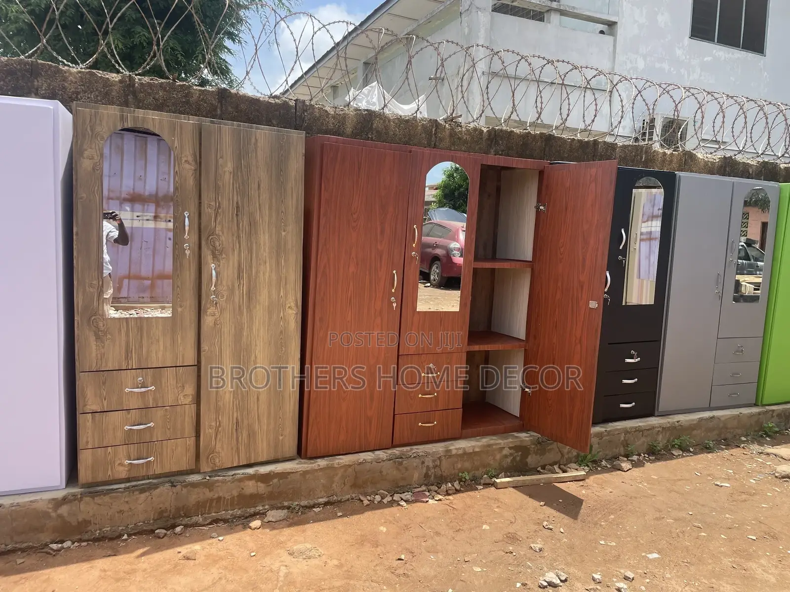 Laminated Wardrobes Available// Very Strong and Durable