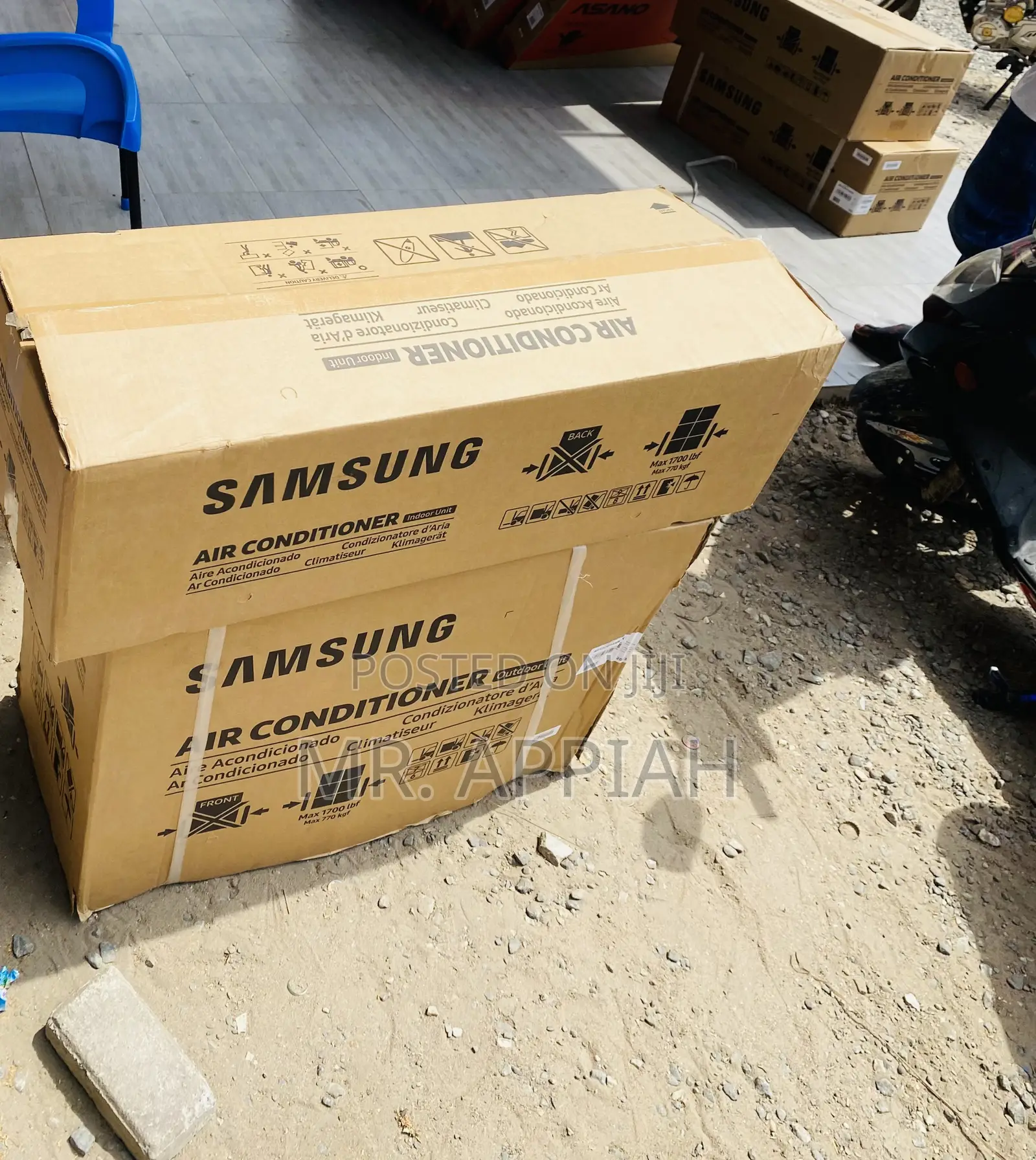 Adorable Samsung Split Type Air Conditioner(White).