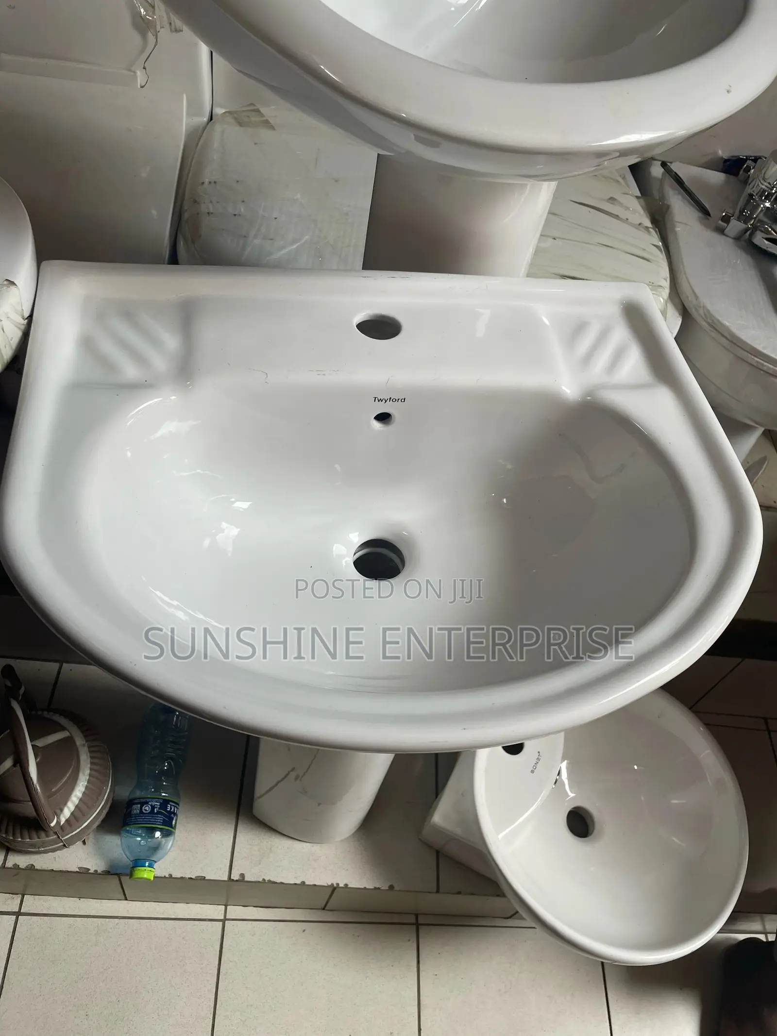 Twyford Wash Hand Basin and Stand