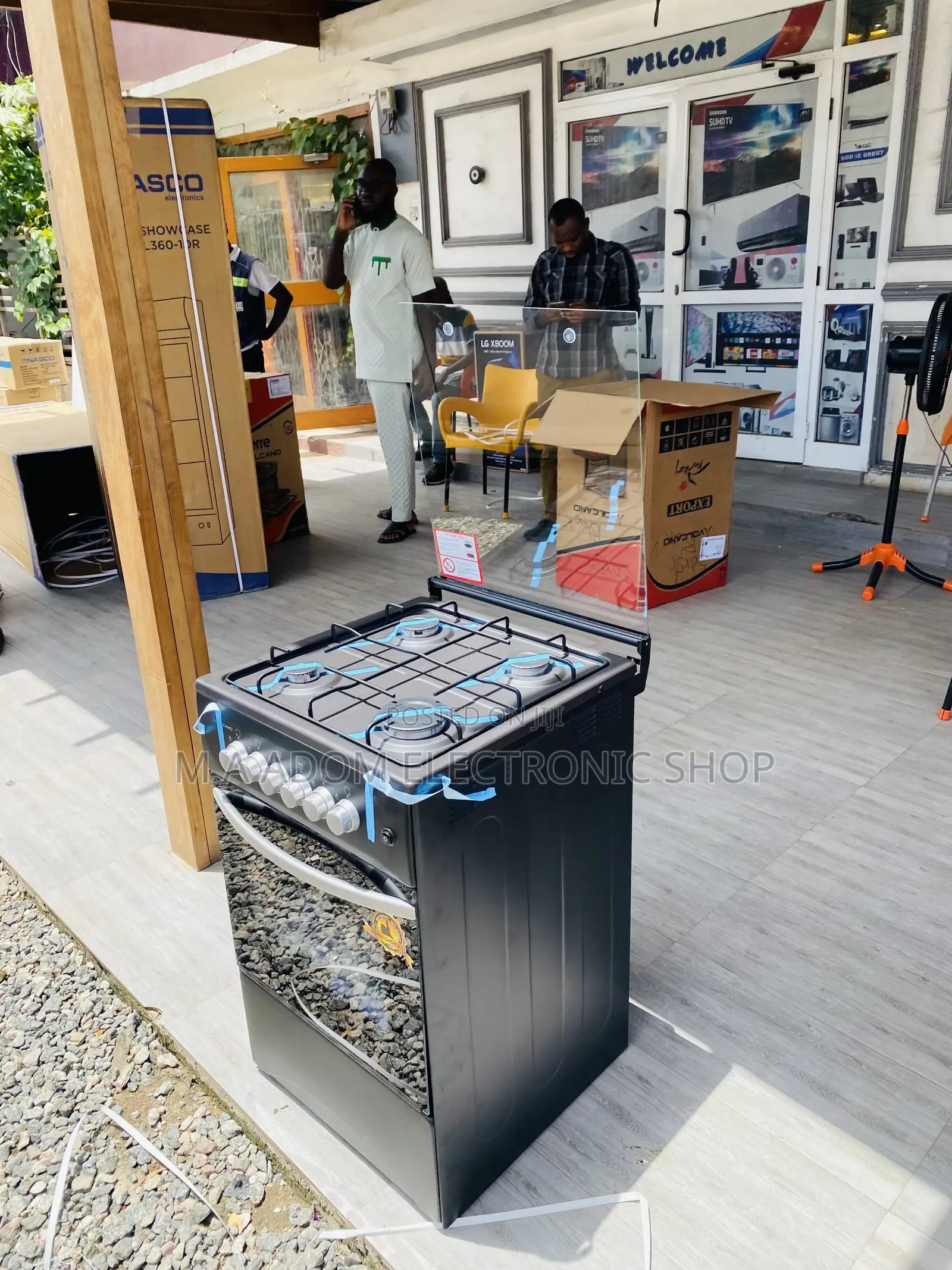 Elegant Black Volcano 50x50 4 Gas Burner With Oven Grill.